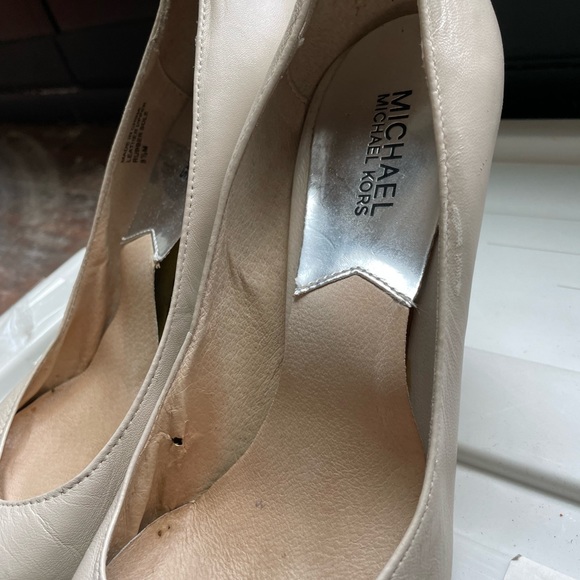 Michael Kors beige leather pumps size 8.5 in very used condition (sold as-is!) - Picture 3 of 14